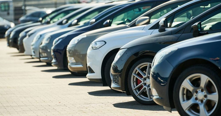 Moldovenii din diasporă închiriază în masă automobile de Paștele Blajinilor.
