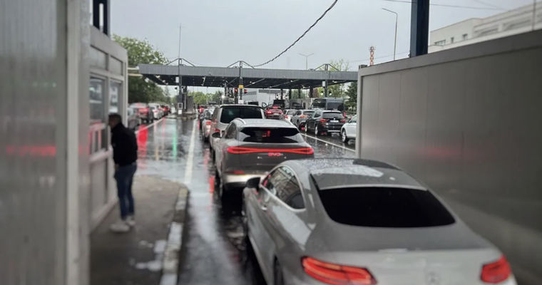 Турбизнес бьет тревогу из-за заторов на границе с Румынией.