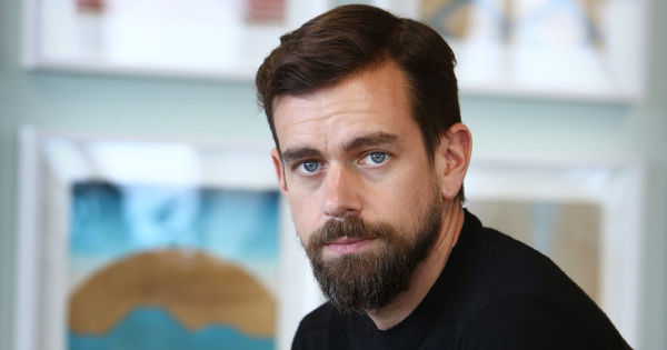 Основатель Twitter продал свою первую публикацию почти за $3 миллиона.