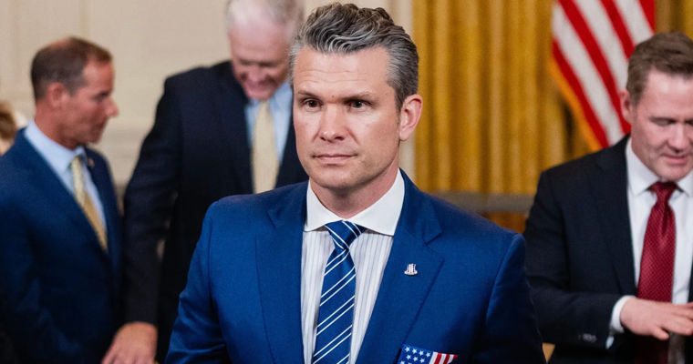 Trump a numit copilăresc gestul lui Hegseth de a discuta loviturile împotriva husiților într-un chat de familie.