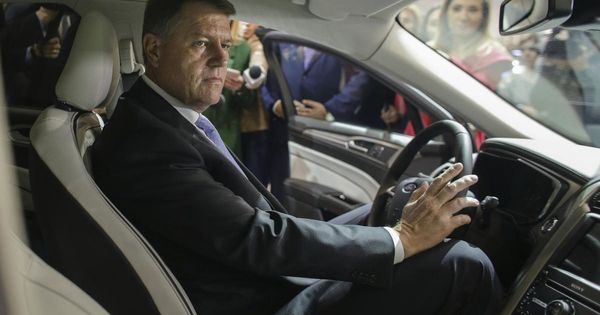 Klaus Iohannis: Maşini avem, drumuri ne mai trebuie. Foto: Digi24