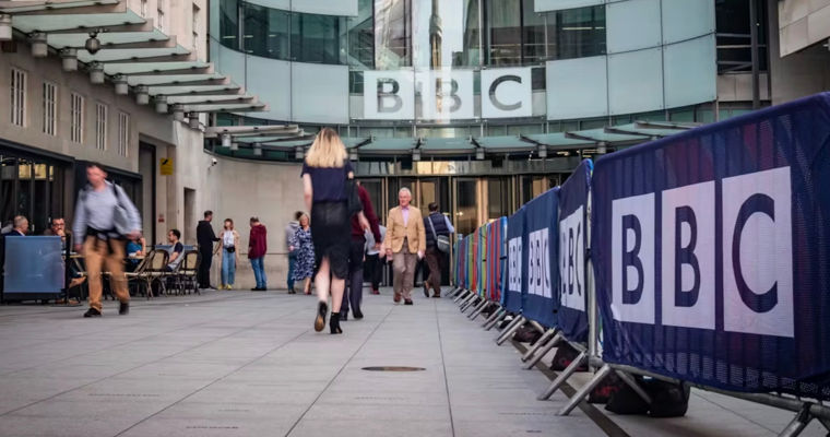 Трамп планирует отсудить у BBC до 5 млрд долларов.