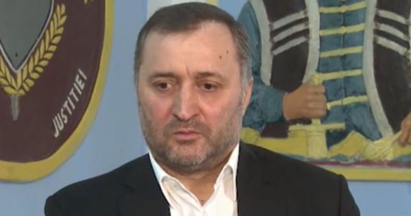 Бывший премьер-министр Влад Филат.