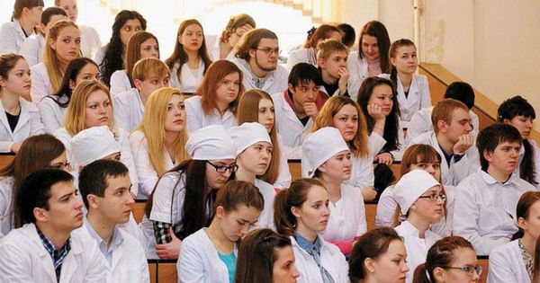 Обучающиеся на бюджете медики должны отработать три года по распределению.