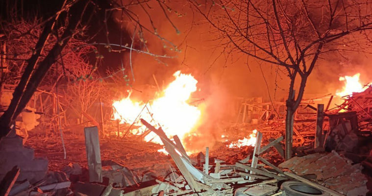 Появились кадры последствий новой атаки дронов в Харькове: трое пострадавших.