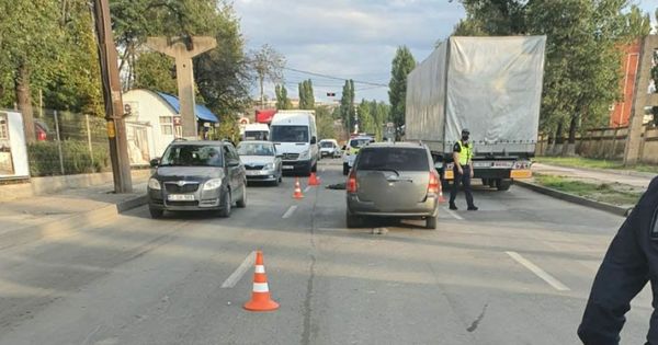 В Кишиневе пешехода сбила машина, он умер в машине скорой помощи.