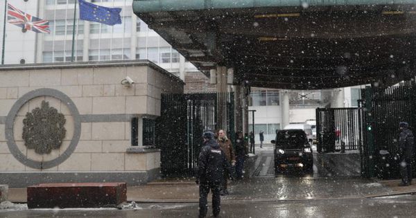 Anglia, să-și reducă personalul diplomatic din Rusia în 30 de zile