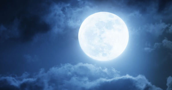 Imagini pentru luna de pe cer"