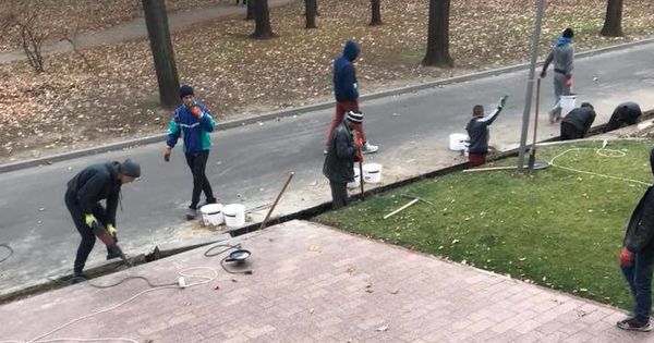 Un gard de protecție, instalat în jurul Parlamentului: Lucrările au început