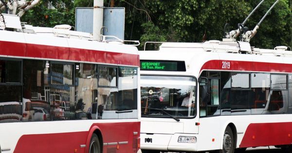 Горожане неоднократно жаловались на то, что оповещение работает не всегда или остановки объявляют несвоевременно. 
