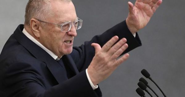 Жириновский считает, что Зеленский будет управлять страной не более двух лет, после чего его ожидает новый "кровавый" майдан.