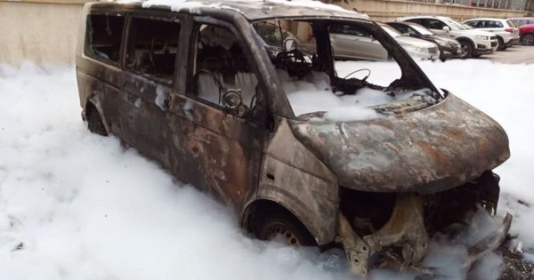 В одном из столичных дворов ночью горели четыре автомобиля