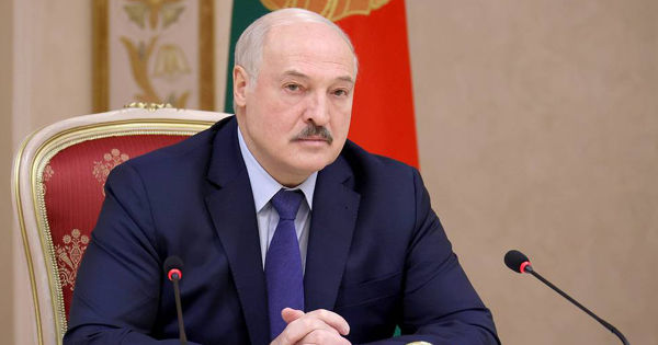 Лукашенко считает возможным передать в РФ осужденную в Белоруссии россиянку Сапегу.