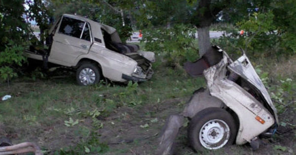 Парни дрочат в автомобиле