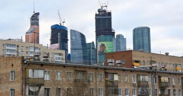 Путин поручил мэру Москвы Сергею Собянину снести пятиэтажные дома.