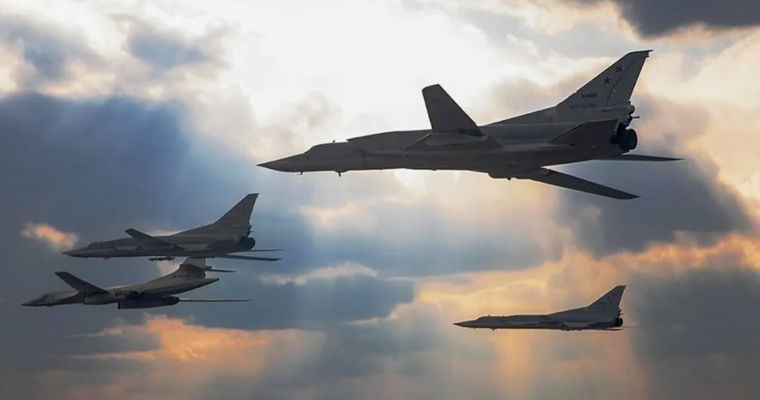 США и Канада впервые перехватили возле Аляски боевые самолеты РФ и Китая.