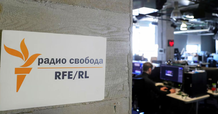 USAGM a întrerupt difuzarea prin satelit a postului Radio Europa Liberă în Rusia.