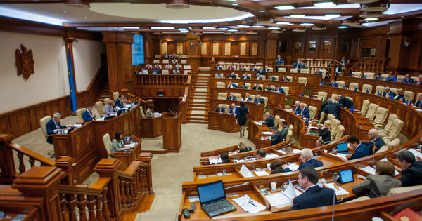 Парламент утвердил отчет комиссии по расследованию ситуации на ЖДМ