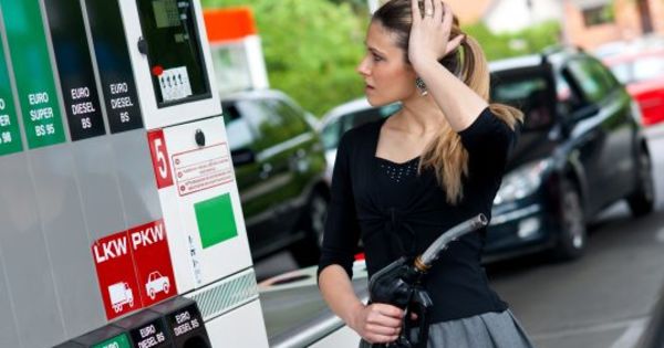 ANRE a stabilit noile prețuri plafon pentru benzină și motorină. Foto: bugetul.ro