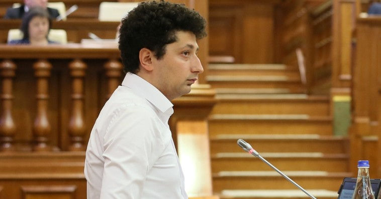 Мариан займет место Уланова в постоянном бюро.