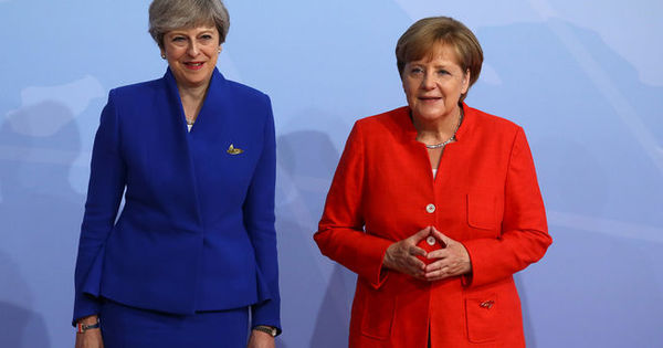 Меркель одобрила политику Мэй по Brexit.