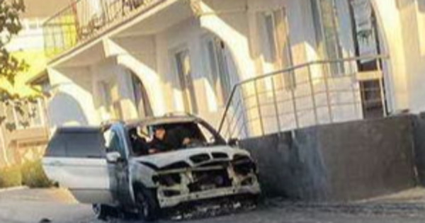В Комрате этой ночью сгорел автомобиль. Коллаж: Point.md