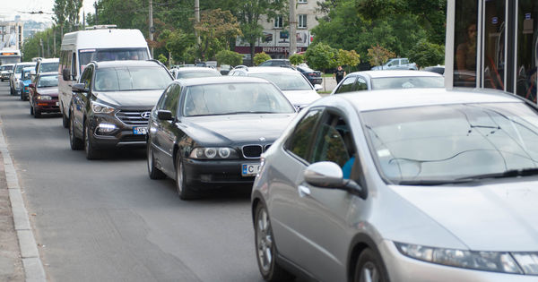НИП призывает водителей избегать движения по улицам с пробками.