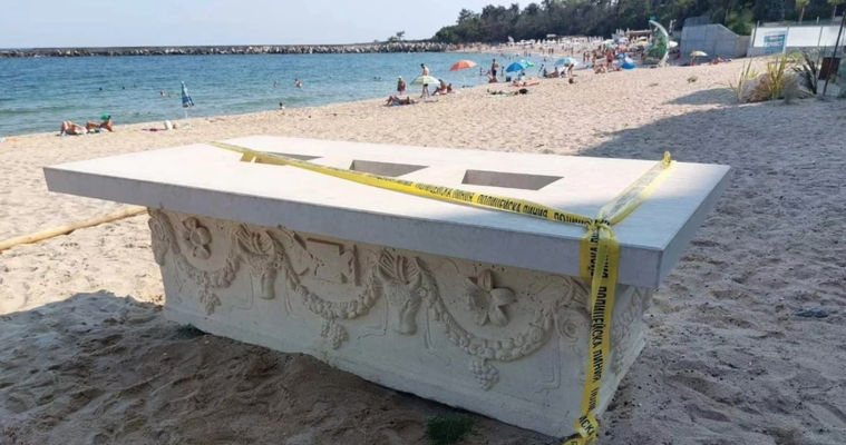 Саркофаг римской эпохи служил барной стойкой на курорте в Варне.