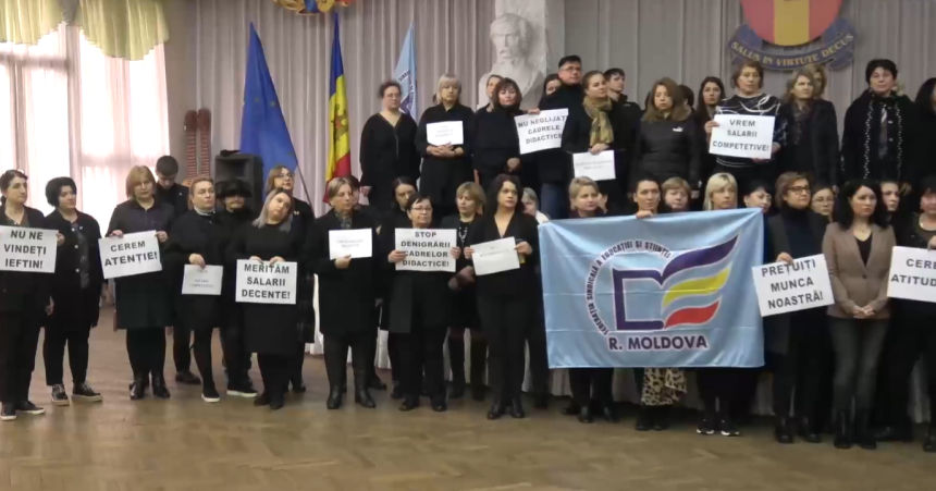 Учителя Молдовы могут выйти на протест.