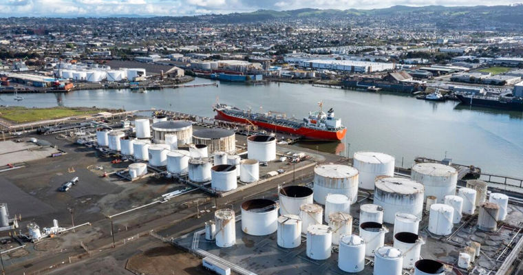 Свободного места в нефтехранилищах Ирана осталось на 22 дня.
