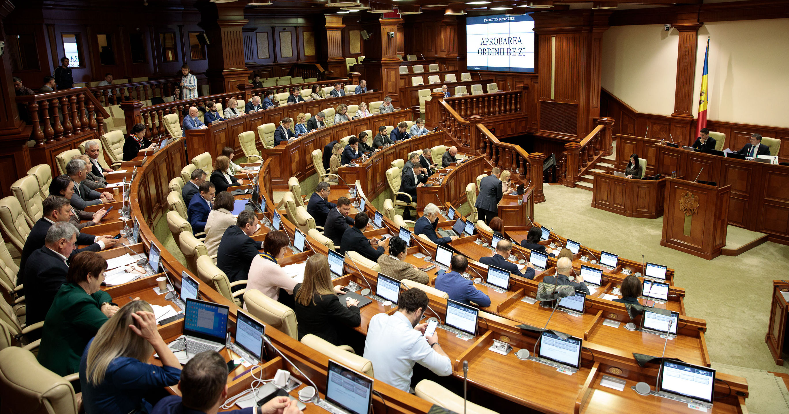 В парламент глава правительства