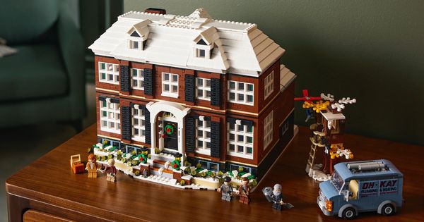 Компания LEGO выпустит набор по фильму «Один дома» по эскизу фаната.