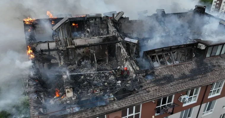 Пожар в Дурлештах потушили через 12 часов: 16 человек пострадали, 3 в больнице