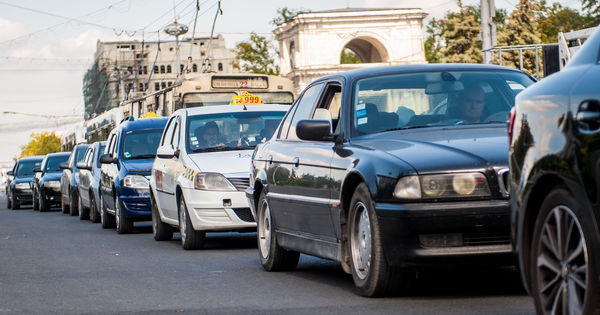 В Кишиневе в пятницу вечером образовались пробки на дорогах.