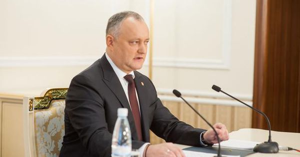 23 februarie: Dodon a oferit distincții. Va organiza și un concert