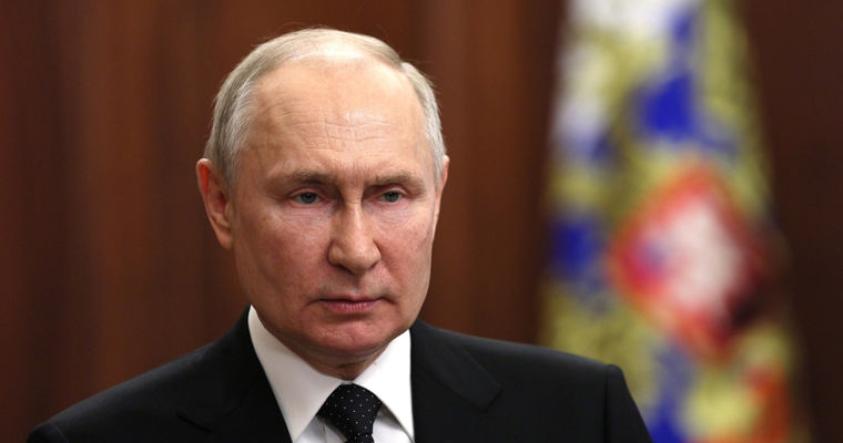 Путин требует "душить" иностранные IT-сервисы.