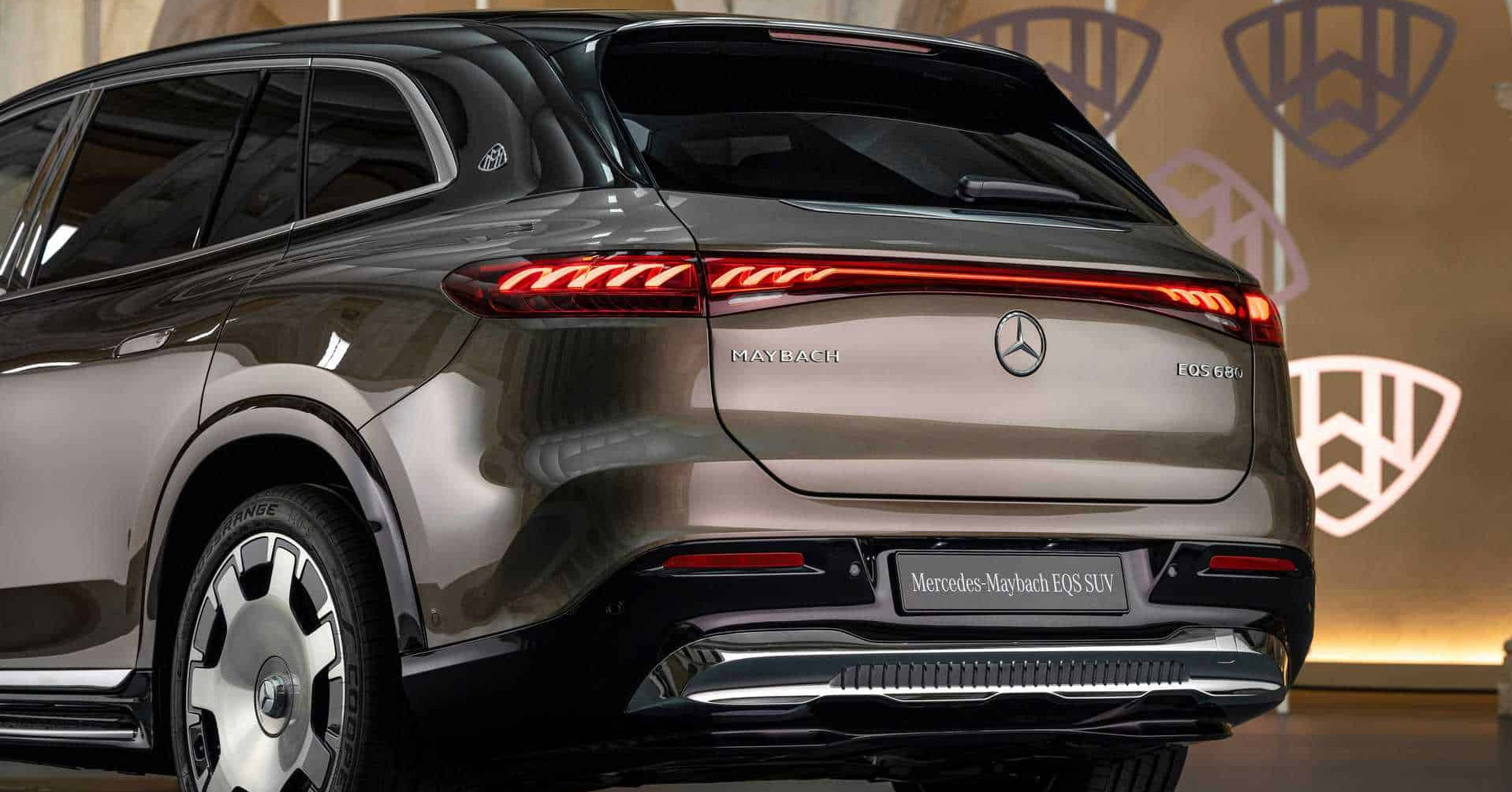 Mercedes-Maybach показал полностью электрический кроссовер EQS.