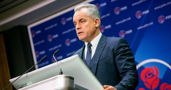 OMUL SĂPTĂMÂNII - VLAD PLAHOTNIUC, PREŞEDINTELE PARTIDULUI DEMOCRAT DIN MOLDOVA OMUL SĂPTĂMÂNII - VLAD PLAHOTNIUC, PREŞEDINTELE PARTIDULUI DEMOCRAT DIN MOLDOVA