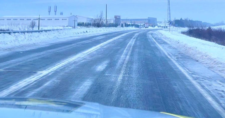 Полиция Молдовы призывает к осторожности на дорогах: гололедица.