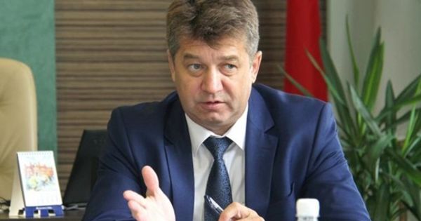 Экс-помощнику Лукашенко за взятку в $200 тысяч дали 12 лет тюрьмы с полной конфискацией имущества.