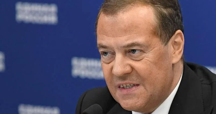 Медведев опубликовал пост с оскорблениями и угрозой смерти в адрес Зеленского.