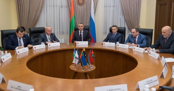 Власти Приднестровья обсудили ограничение движения автомобилей с номерами региона.