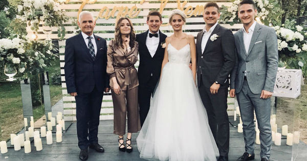Лидия Исак спела на собственной свадьбе.