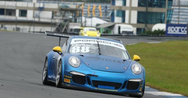 Accident grav în cursa automobilistică dotată cu Cupa Porsche.