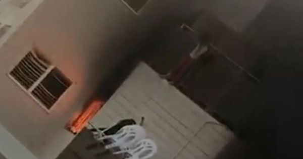 Cum s-a salvat o fetiță curajoasă dintr-un apartament în flăcări. Foto: Captură video
