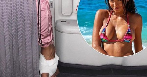 Un cunoscut model Victoria's Secret, prins în timp ce făcea sex în avion.