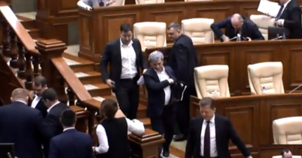 Fracțiunea socialistă din Parlamentul R. Moldova a părăsit ședința de plen. 