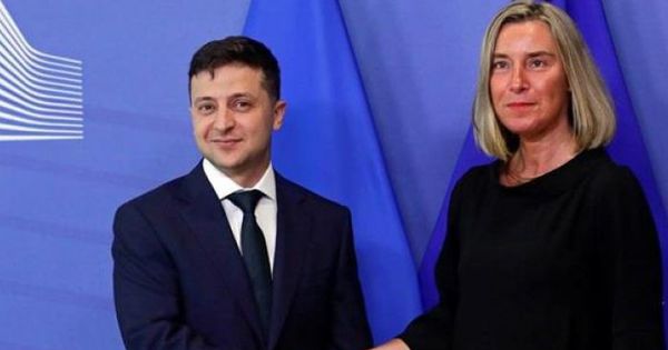 Зеленский обсудил с Могерини дальнейшие шаги по выполнению минских соглашений.