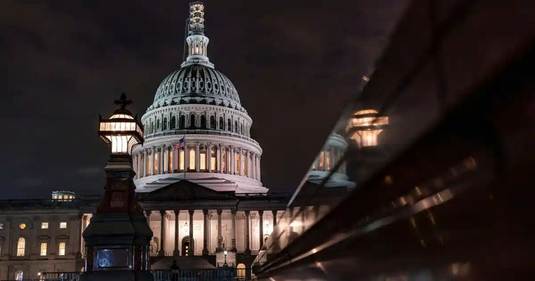 Конгресс США представил проект бюджета на $1,2 триллиона для предотвращения шатдауна.