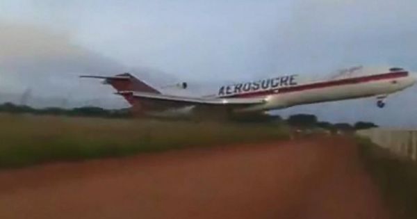 Крушение Boeing-727 в Колумбии сняли на видео.